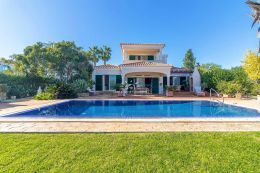 Villa with pool and underfloor heating frontline to golf course near Carvoeiro